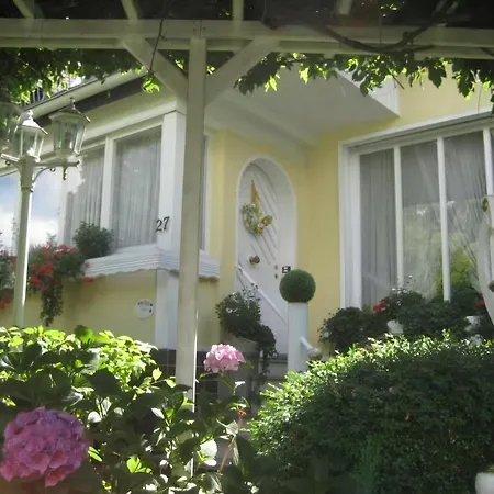 Grosse Mit Balkon Und Garten アパート